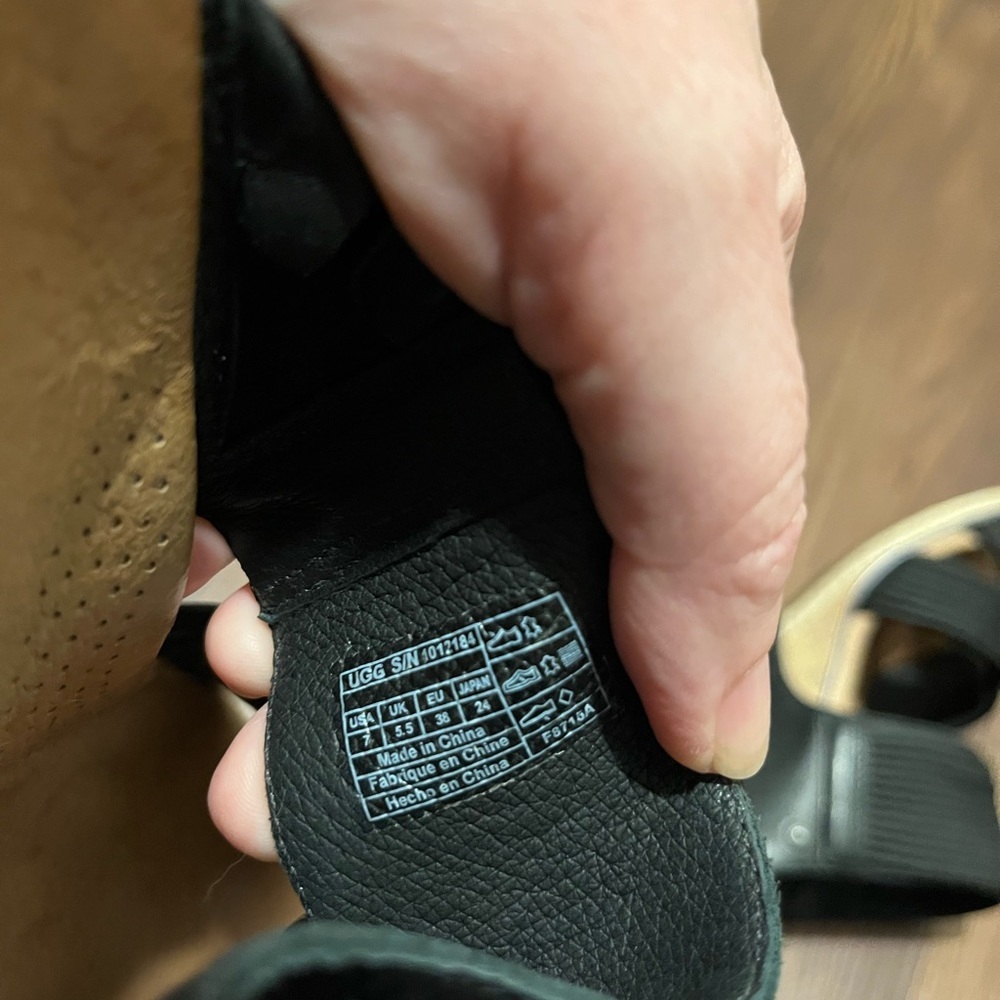 UGG Wedge Sandals Australian Hilarie Black
Leather and Elastic straps - 7 - Picture 8 of 12